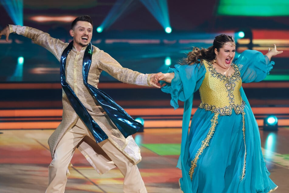 Let's Dance: Muss sie bei "Let's Dance" aufgeben? SelfieSandra teilt beunruhigende Worte im Netz