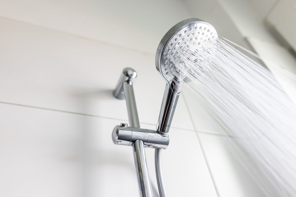 Ein Gast genoss die Dusche in seinem Hotel so sehr, dass die Feuerwehr anrücken musste. (Symbolbild)