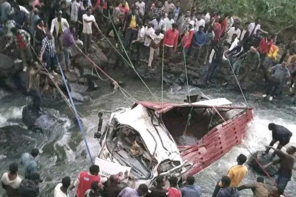 Mehrere Menschen sind bei einem Verkehrsunfall in der südäthiopischen Region Sidama ums Leben gekommen.