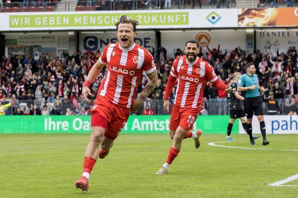 Die frühe Führung erzielte Energie durch Henry Rorig (v.), den längeren Atem hatte Gegner Waldhof Mannheim.