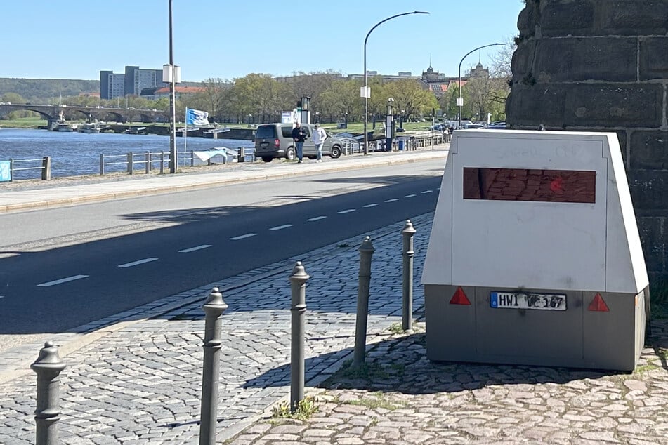 Neuer Standort für Superblitzer am Elbufer