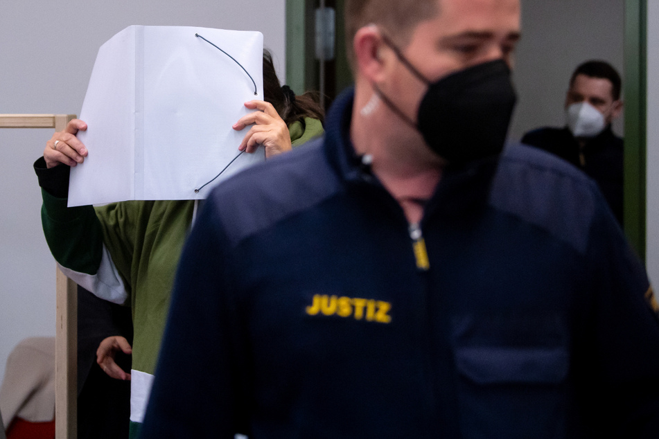 Die Frau soll in Supermärkten Getränkeflaschen mit Gamma-Butyrolacton (GBL), sogenanntem "Liquid Ecstasy", versetzt haben.