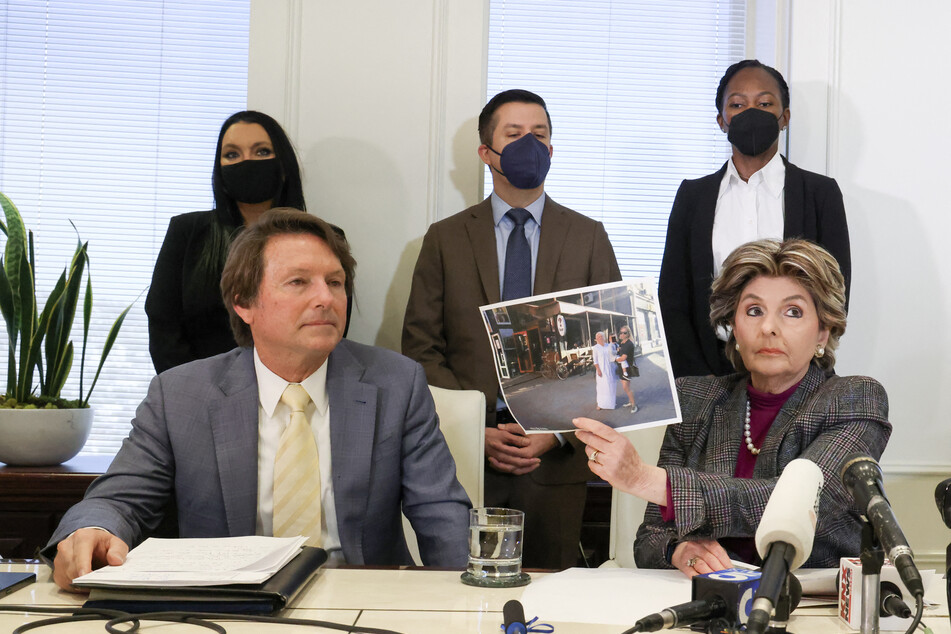 Attorney Gloria Allred (r.) represents Hutchins' family members in a negligence and battery lawsuit against Baldwin.