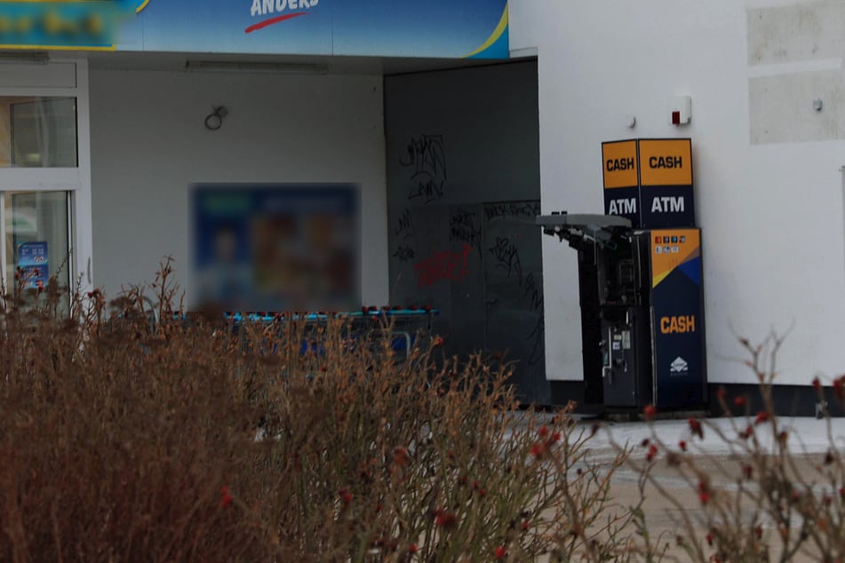 Geldautomat gesprengt: Täter auf der Flucht