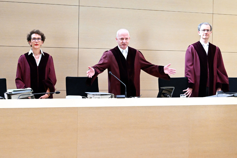 Der Bundesgerichtshof in Karlsruhe hat das Urteil im Fall Walter Lübcke (†65) final geprüft und als rechtskräftig empfunden.