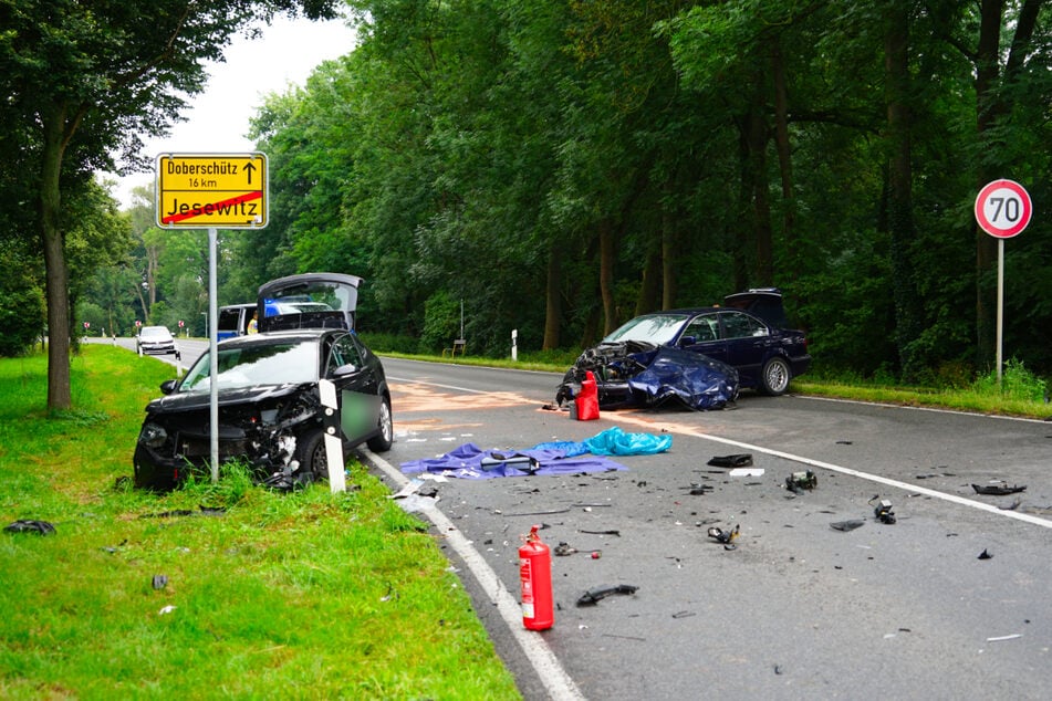 Die Straße glich einem Trümmerfeld.