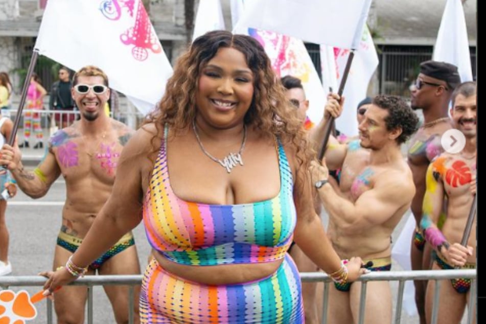 Lizzo hits up LA Pride Fest in "iconic" rainbow stripes