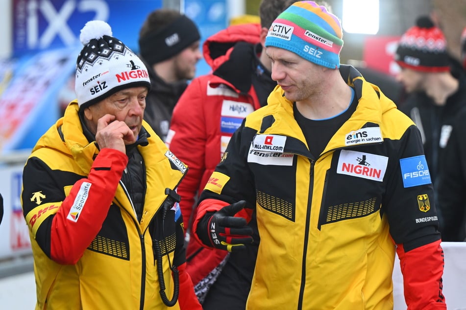 Heim-Coach Gerd Leopold (66, l.) traut seinem Schützling Francesco Friedrich (34) im Vierer natürlich alles zu.