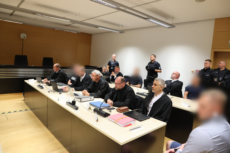 Die vier Angeklagten sollen laut Anklage des Generalbundesanwalts die Eisenacher Neonazi-Kampfsportgruppe "Knockout 51" gegründet und dort Mitglieder gewesen sein.