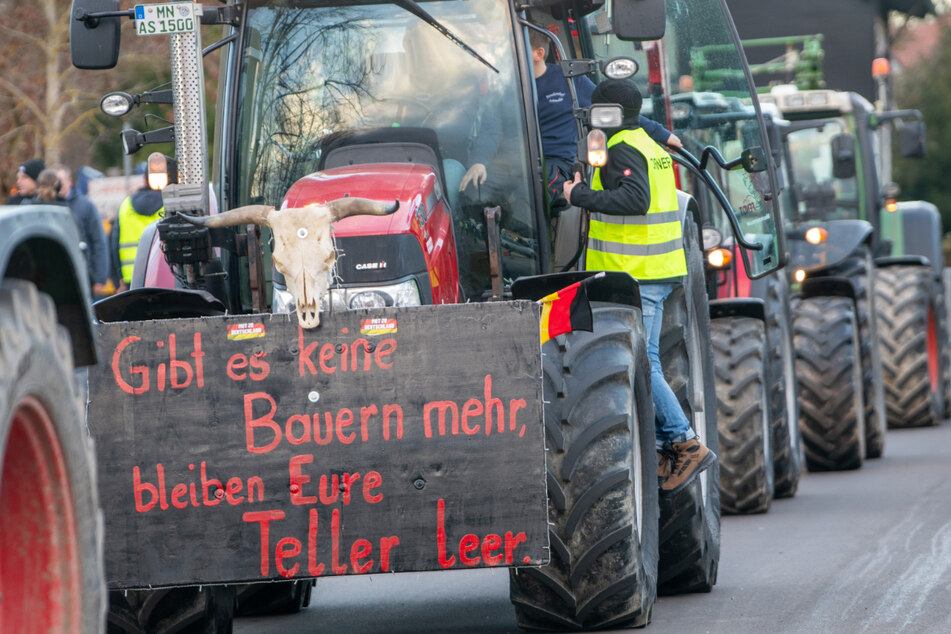 In Günzburg demonstrierten bereits am Donnerstag Landwirte mit mehr als 500 Traktoren.