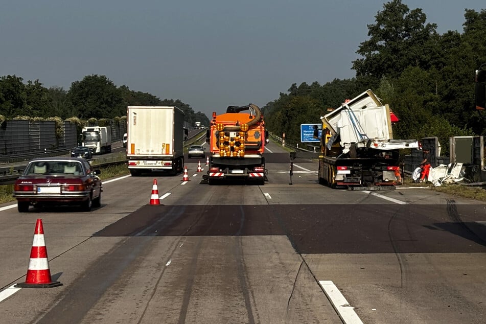 Unfall A2: Crash über drei Spuren: Mehrere Personen bei Unfall auf A2 schwer verletzt