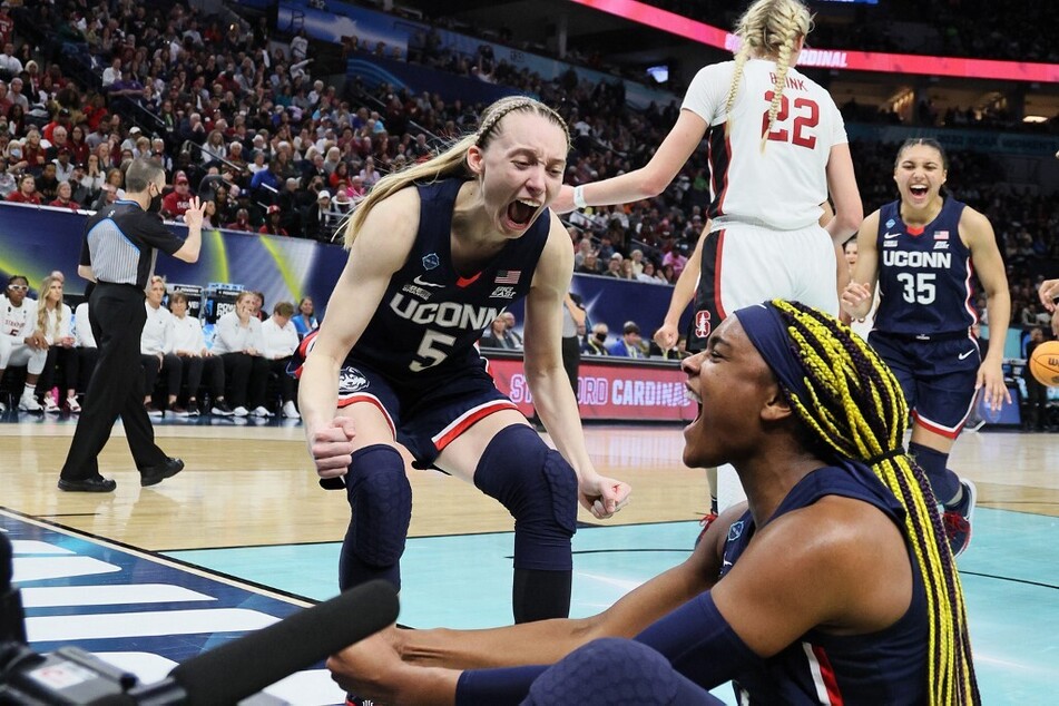 Last week, Paige Bueckers (l) revealed that she is "starting to see the light at the end of the tunnel and the finishing mark," after her ACL injury.