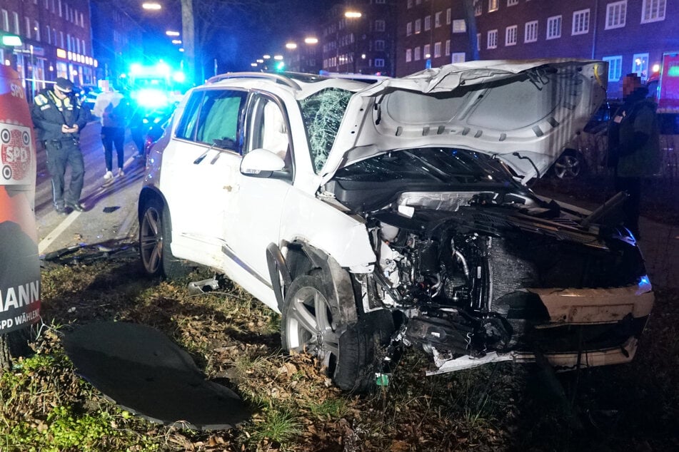 Bei einem Unfall in Hamburg wurden am gestrigen Dienstag sechs Fahrzeuge beschädigt und zwei Personen verletzt.