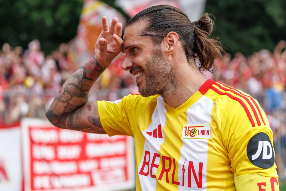 Künftig in himmelblau und mit neuem Sponsor: Christopher Trimmel (38).