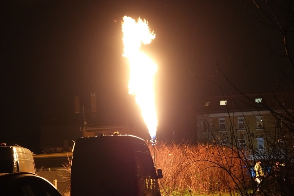 Diese Stichflamme sorgte am Dienstagmorgen für einen Feuerwehreinsatz im Leipziger Südwesten.