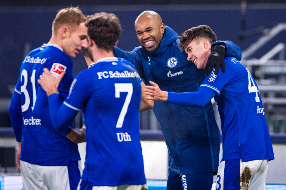 Den Schalkern fielen riesengroße Steine vom Herzen! Gegen die TSG 1899 Hoffenheim feierten die Knappen nach fast einem Jahr endlich wieder einen Bundesliga-Sieg.