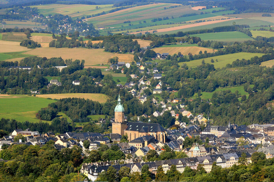 Der Blick auf Annaberg-Buchholz im Erzgebirge. Im Sachsen-Vergleich verdienen die Menschen in der Region am wenigsten.