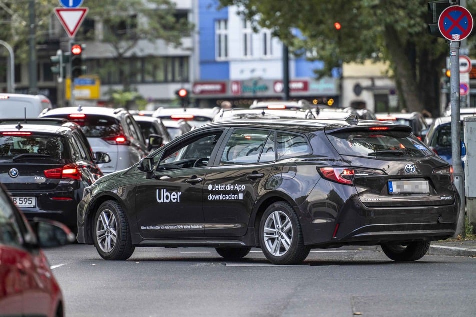 Seit Kurzem auch in Chemnitz: Uber vermittelt per App Fahrten über lokale Mietwagenfirmen.