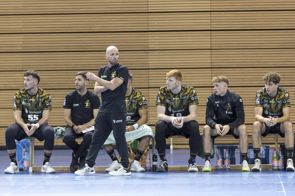 Im ersten Test wollte Coach André Haber (v.) vor allem eine stabile Defensive sehen.