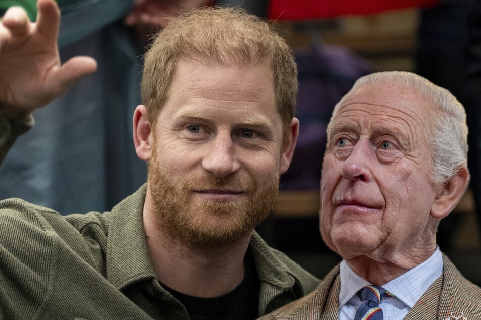 Bij de eerste ontmoeting: Prins Harry deelt privé‑familiemomenten met zijn vader Charles