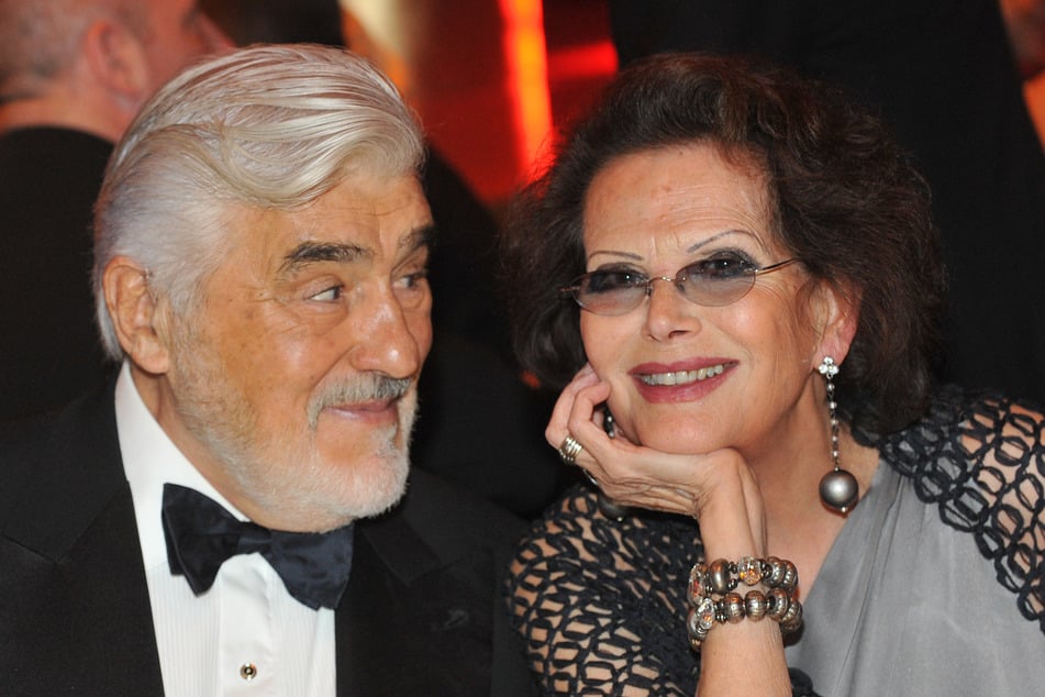 Der deutsche Schauspieler Mario Adorf (95, l.) 2010 bei der DIVA-Verleihung an der Seite von Claudia Cardinale.