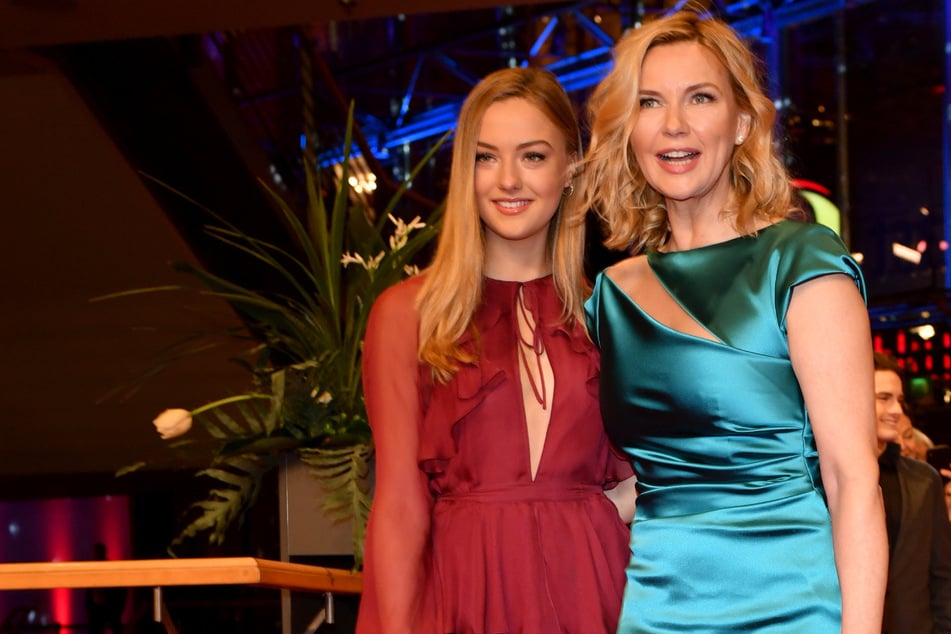 Schauspielerin Veronica Ferres (56, r.) und ihre Tochter Lilly Krug (20) bei der Berlinale 2020.