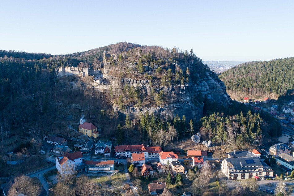 Auf dem Berg Oybin wird an Mönche aus alten Zeiten erinnert.