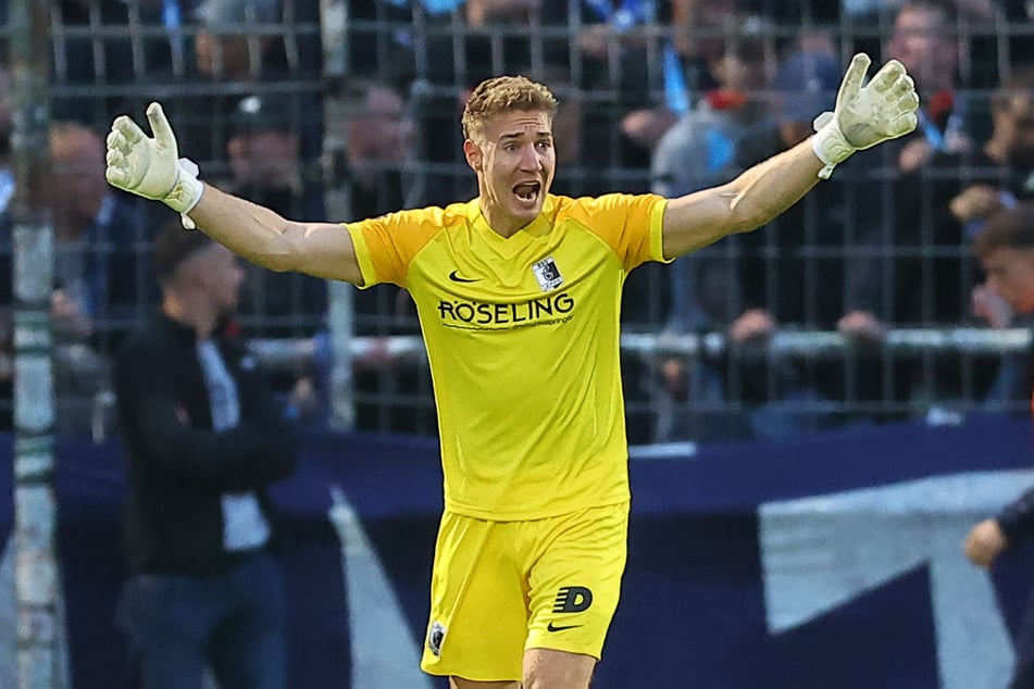 Keine einfache Aufgabe für Leipzig-Keeper Marcel Bergmann.
