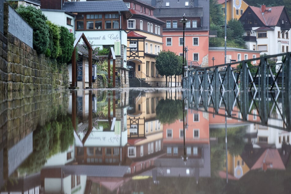 Nach Dauerregen und Starkniederschlägen entspannt sich die Hochwasserlage in Ostsachsen. Die Niederschläge klingen ab und die Wasserstände sinken langsam.