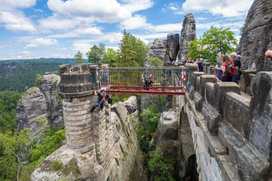 Sanierungsarbeiten am Brückenüberbau zur Hochzeitskanzel an der Basteibrücke.