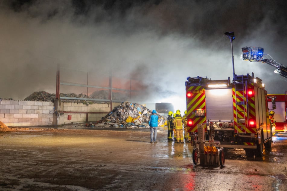 Auf einem Recyclinghof in Wiershop hat es am Samstagmorgen gebrannt. Die Bevölkerung musste gewarnt werden.
