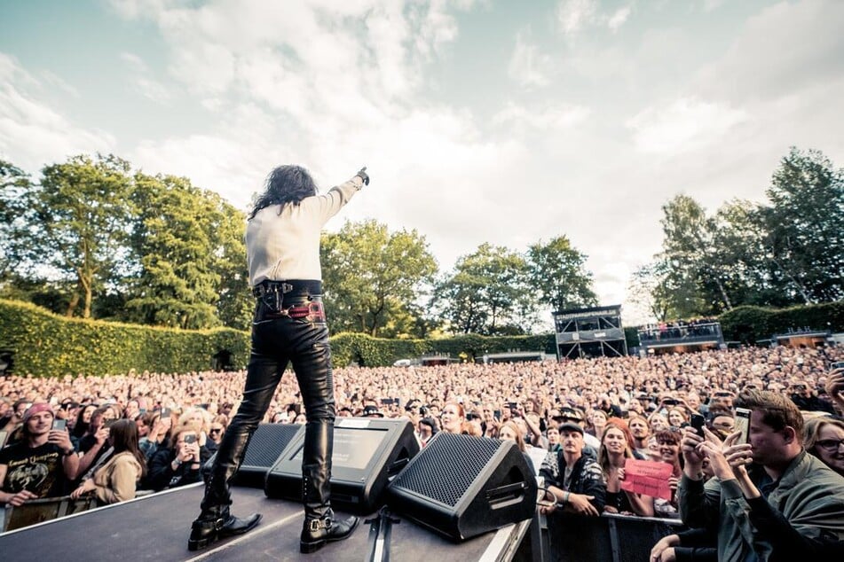 Alice Cooper steckte die Menge am Dienstagabend auf dem Hamburger Stadtpark Open Air mit seiner Energie an.