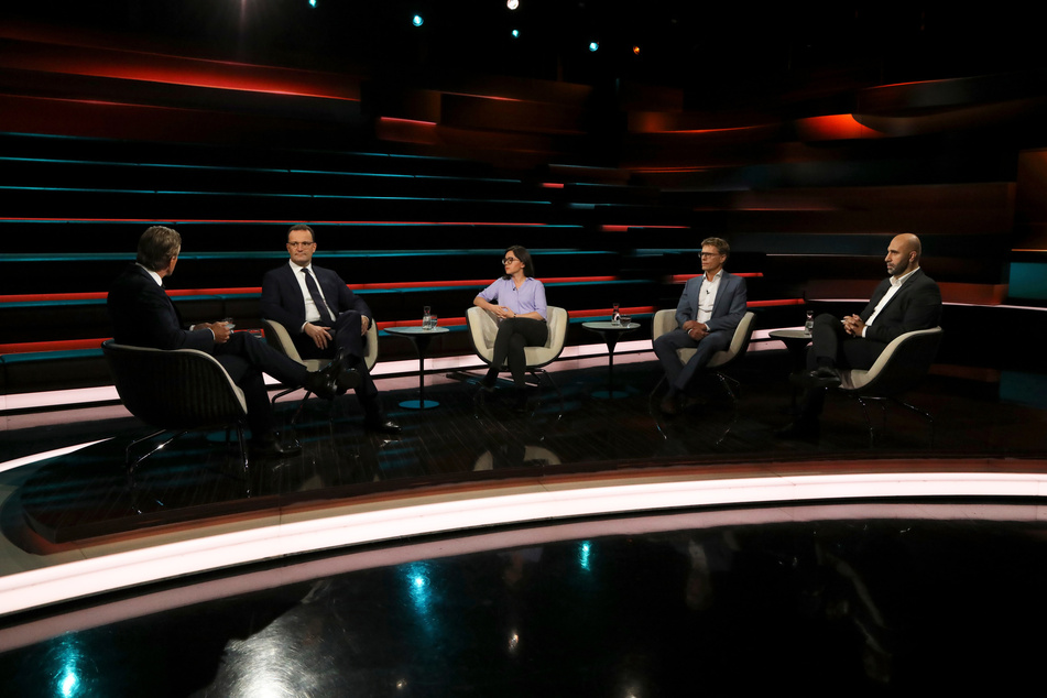 Am Dienstagabend diskutierte Markus Lanz (55, l.) mit CDU-Politiker Jens Spahn (44), Journalistin Anne Hähnig (35), Rechtswissenschaftler Daniel Thym (50) und Extremismusforscher Ahmad Mansour (48).