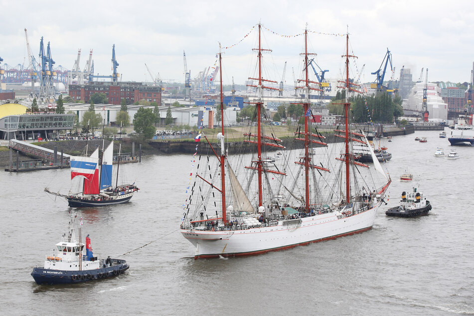 Auch dieses Jahr werden in Hamburg mehrere große Segelschiffe erwartet, auf denen Besucher des Hafengeburtstags sogar mitfahren können. (Archivbild)