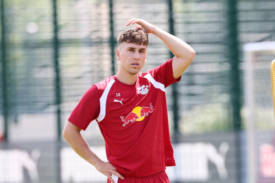 Brajan Gruda (22) musste vor dem RB-Training noch etwas warten, weil nicht klar war, ob der Wechsel schon über die Bühne gehen würde.