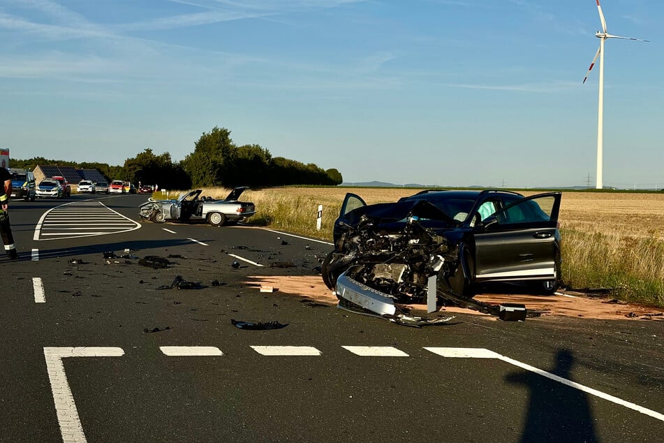 Nahe Bütthard (Unterfranken) kam es am Sonntag zu einem tödlichen Verkehrsunfall zwischen drei Autos.