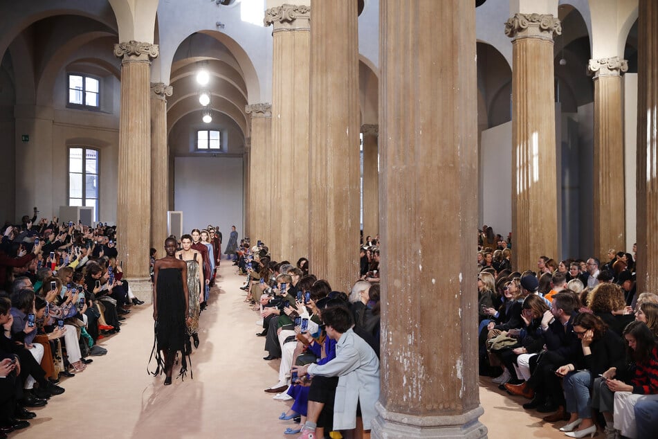 Models präsentieren die Kreationen der Herbst/Winter Damenkollektion 2020/21 des italienischen Modeunternehmens Salvatore Ferragamo.