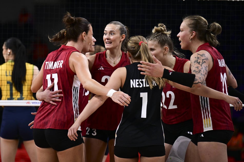 Pia Timmer, Sarah Straube, Patricia Nestler, Monique Strubbe und Lena Kindermann (v.l.) - sie alle spielen oder spielten beim DSC und besiegten am Sonntag mit Deutschland Brasilien.