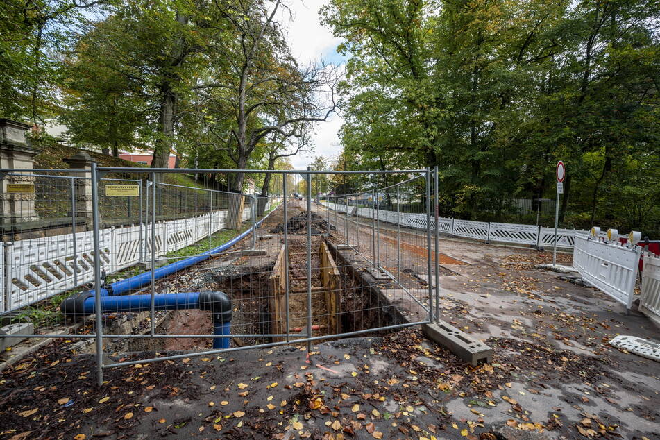 Auch auf der Beckerstraße wird gerade am Rohrnetz gearbeitet.