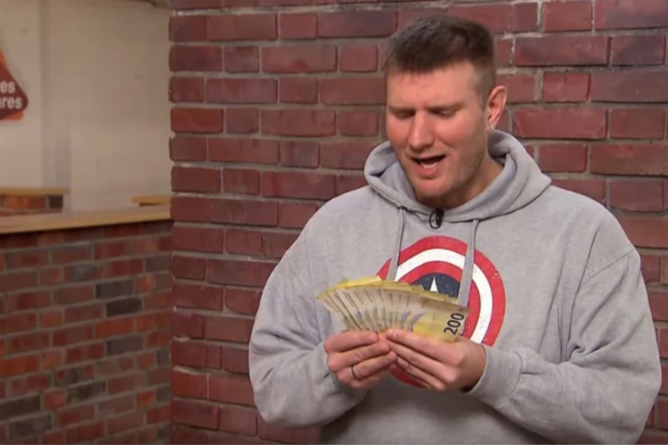 Satte 2100 Euro kassiert Schmottlach für den Verkauf des Trödelfundes seiner Mutter.