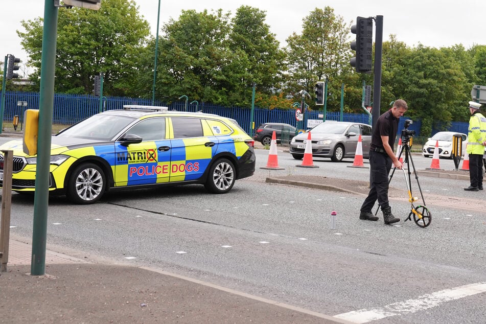 Heftiger Unfall mit Polizeiauto in England: Mehrere Menschen sterben bei Verfolgungsjagd