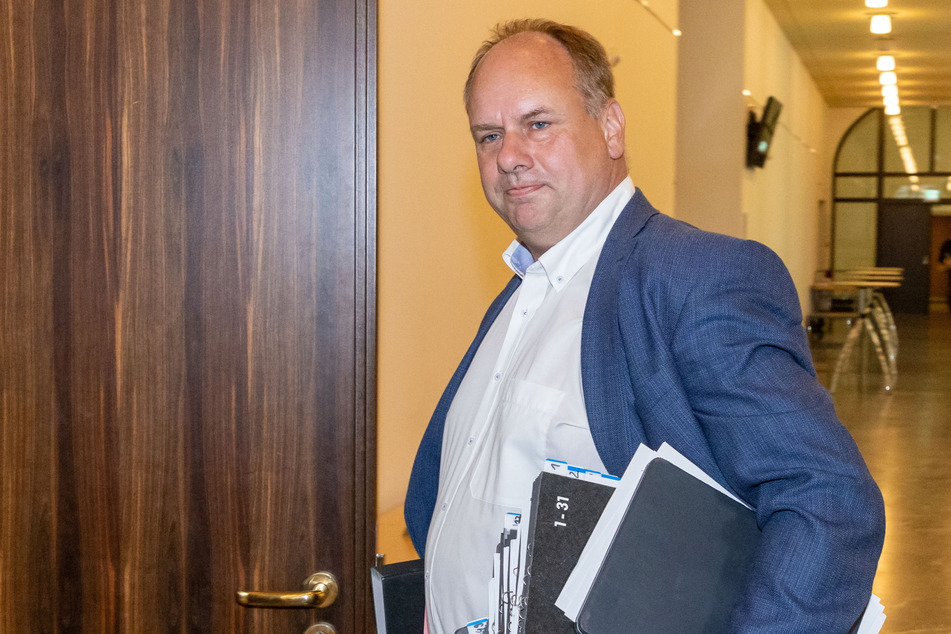 Das Tischtuch ist zerrissen: OB Dirk Hilbert (50, FDP) will seine bisherige Umweltbürgermeisterin nicht mehr haben.