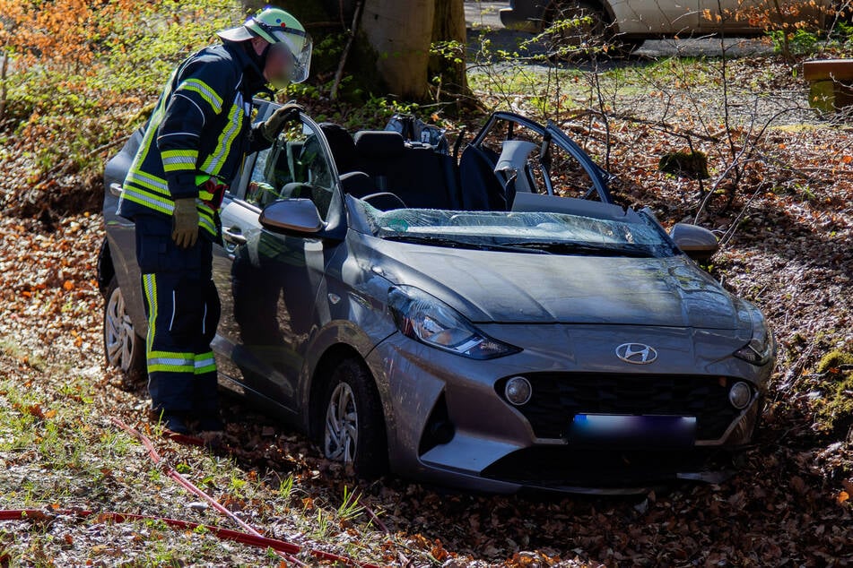Die Fahrerin des Hyundais hatte von der Feuerwehr aus dem Wagen befreit werden müssen.