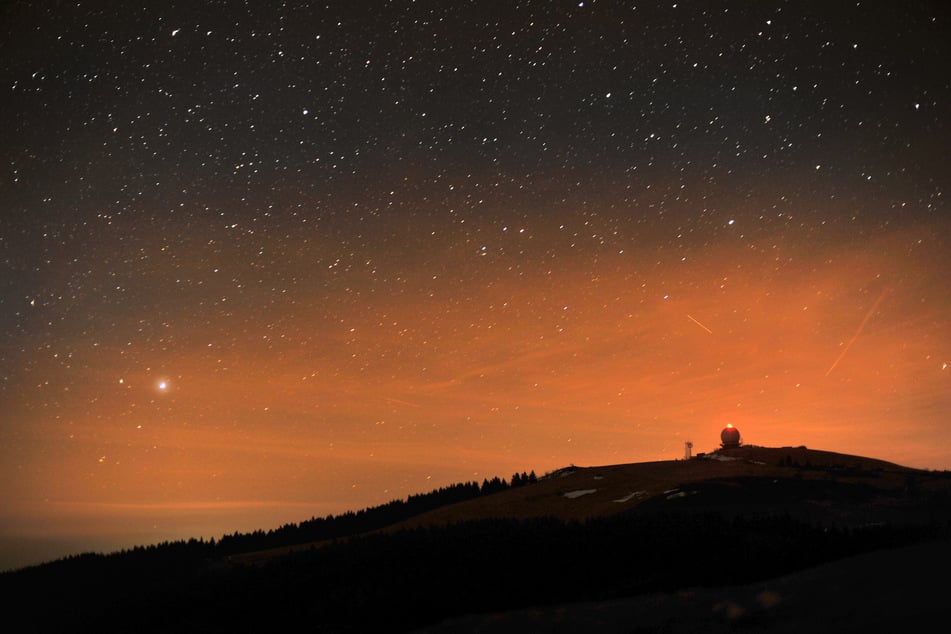 Auf dem höchsten Berg in Hessen kann man mit etwas Glück einen schönen Sternenhimmel sehen.