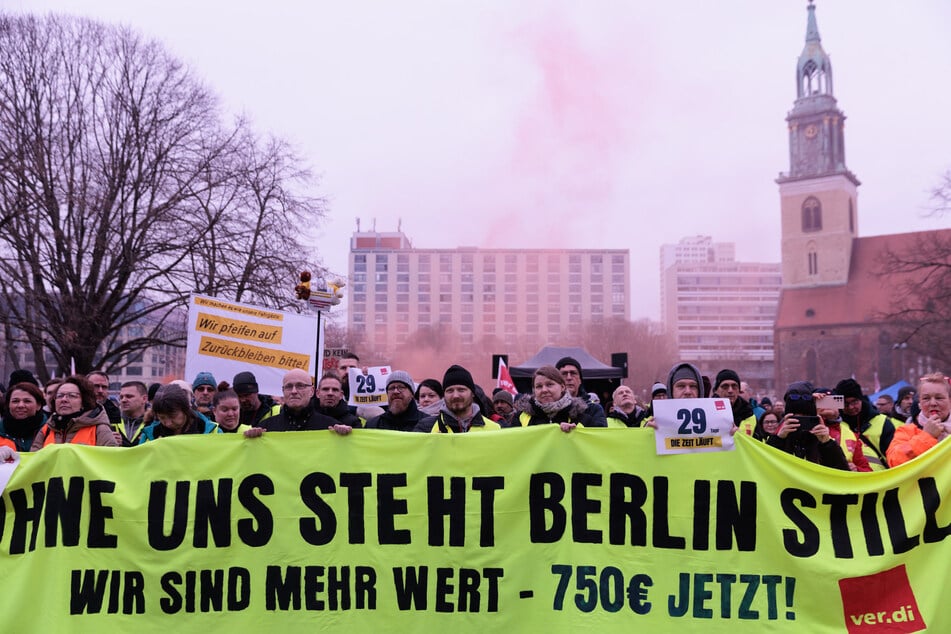 48 Stunden - so lang stand der Berliner Nahverkehr zuletzt wegen eines Warnstreiks weitgehend still. Bei den Fahrgästen der BVG war Geduld gefragt.