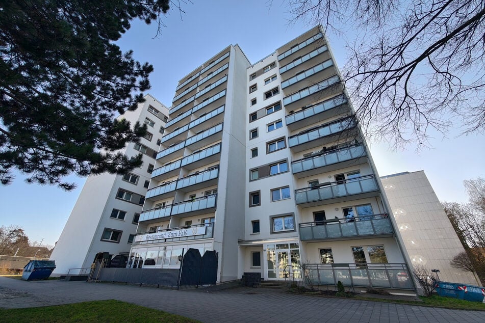 In diesem Plattenbau an der Zwickauer Straße wurde der leblose Mann gefunden.
