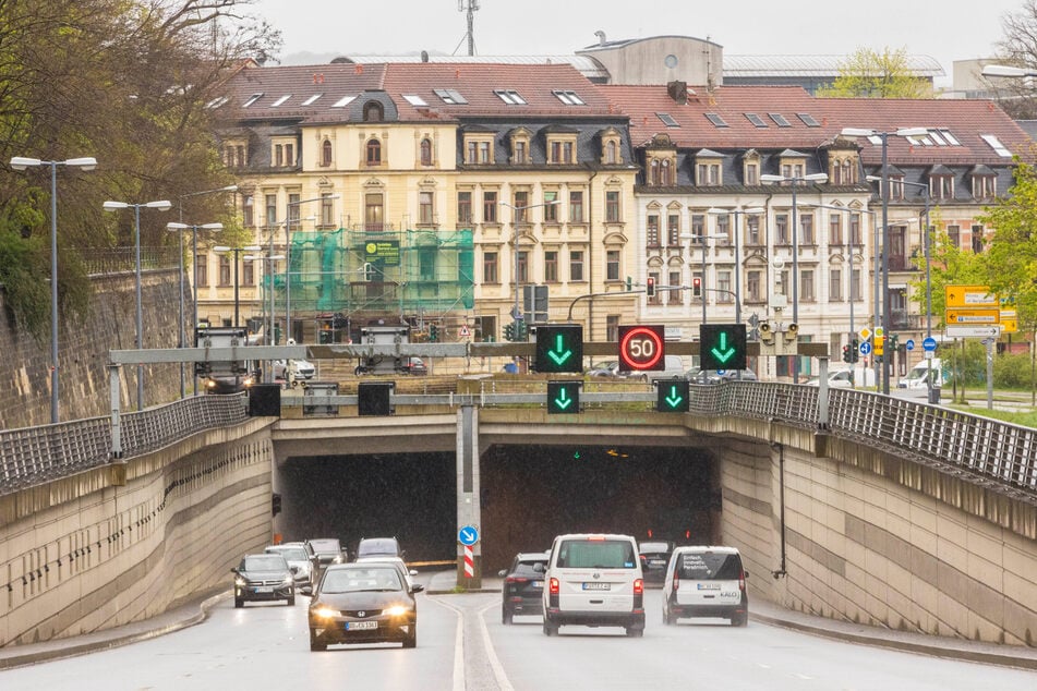In der kommenden Woche ist zeitweise nur eine der Tunnelröhren befahrbar. (Archivbild)