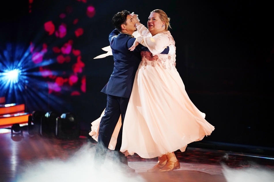 Ilka Bessin (48) und ihr Tanzpartner Erich Klann (33) haben es bis ins Viertelfinale von "Let's Dance" geschafft.