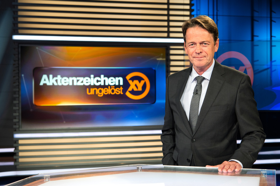 Seit 20 Jahren geht ZDF-Moderator Rudi Cerne (63) in der ZDF-Sendung "Aktenzeichen XY" auf Verbrecherjagd.