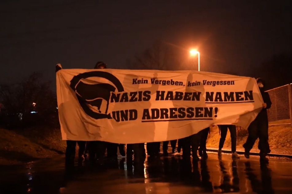 Die Antifa demonstrierte am Donnerstag in Heidenau am Wohnsitz von Neonazi Max Schreiber (36, Freie Sachsen).